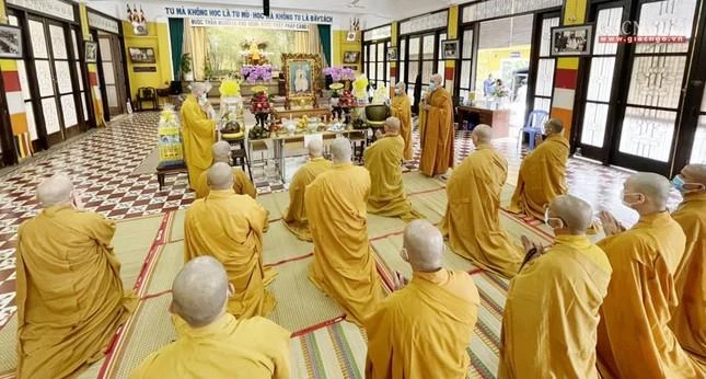 Chư Tăng nội bộ chùa Xá Lợi thành kính tưởng niệm Đại lão Hòa thượng Thích Thiện Hào - Ảnh: T.P.T Chư Tăng nội bộ chùa Xá Lợi thành kính tưởng niệm Đại lão Hòa thượng Thích Thiện Hào - Ảnh: T.P.T