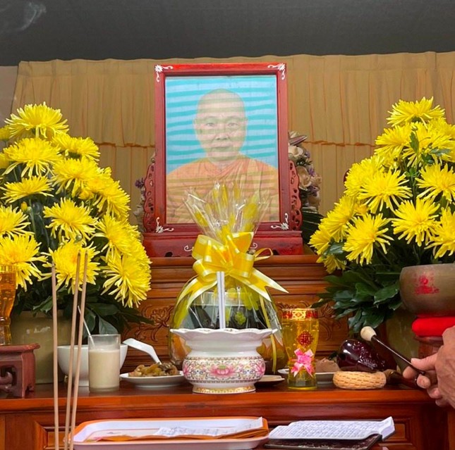 Di ảnh Ni trưởng Thích nữ Khai Liên