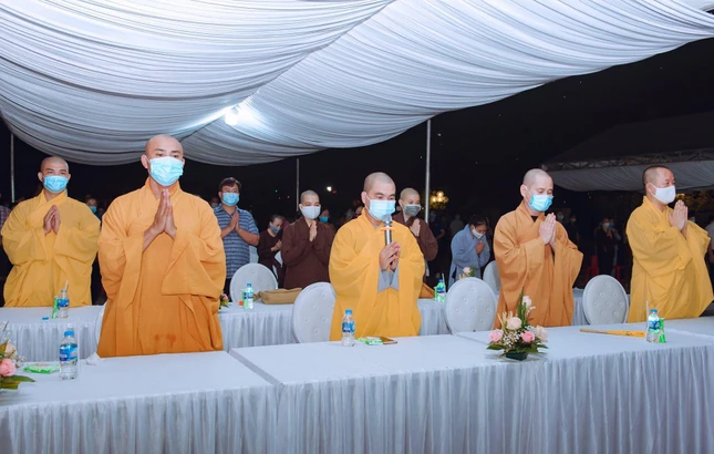 Chư tôn đức trong Ban Trị sự GHPGVN tỉnh cầu nguyện