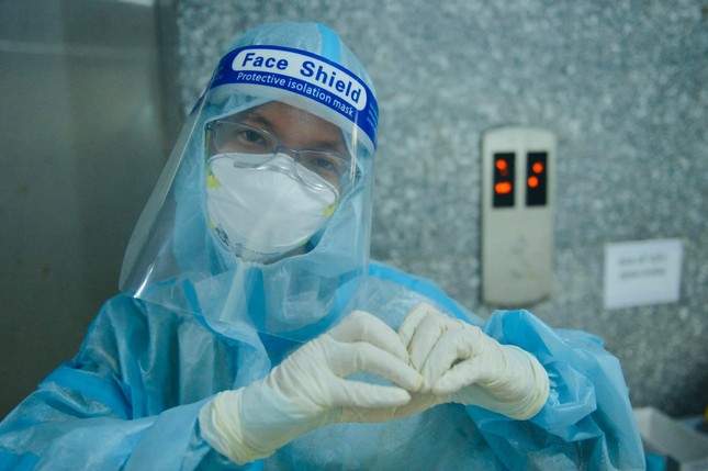 Tác giả - Sư cô Thích nữ Nhuận Bình, một trong 80 tình nguyện viên Phật giáo trong đợt 1, đang phục vụ tại Bệnh viện Dã chiến số 12 - TP.Thủ Đức Tác giả - Sư cô Thích nữ Nhuận Bình, một trong 80 tình nguyện viên Phật giáo trong đợt 1, đang phục vụ tại Bệnh viện Dã chiến số 12 - TP.Thủ Đức