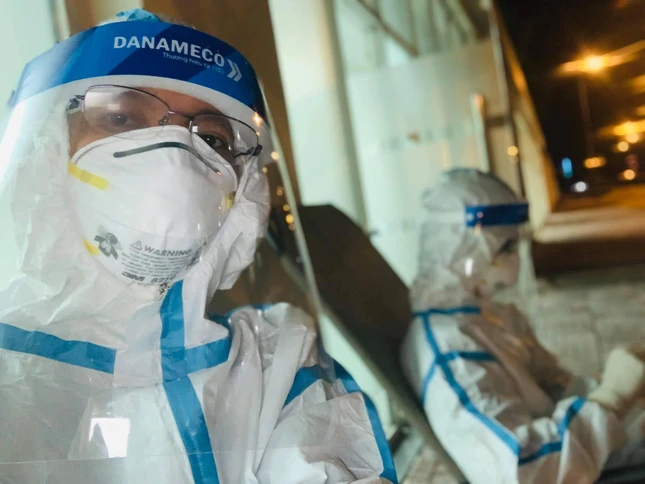 Sư cô Nhuận Bình trong giờ nghỉ giải lao Sư cô Nhuận Bình trong giờ nghỉ giải lao