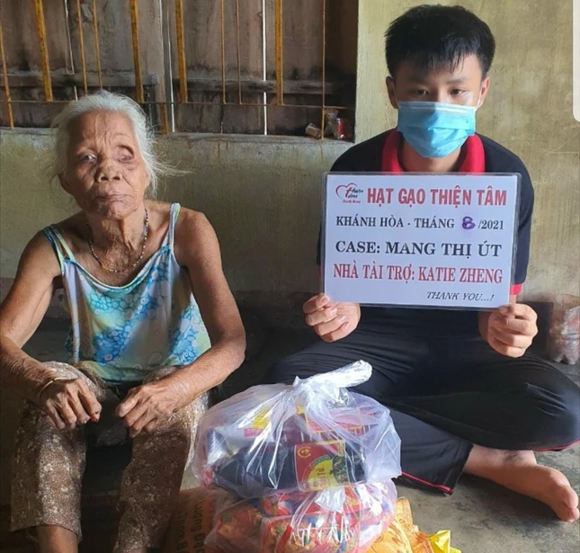 Trao hỗ trợ đến gia đình khó khăn