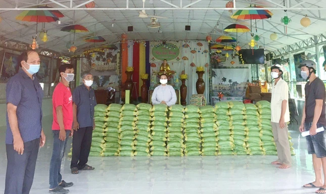 các Ban Trị sự huyện thị và các tự viện trong tỉnh cũng đã tích cực làm công tác từ thiện tiếp tế lương thực, thực phẩm đến các vùng bị phong tỏa