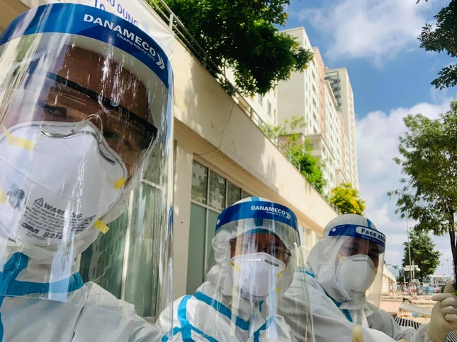 Hãy cố lên nhé thành phố tôi yêu. Rồi Covid sẽ đi, rồi cuộc sống bình yên sẽ sớm trở lại...