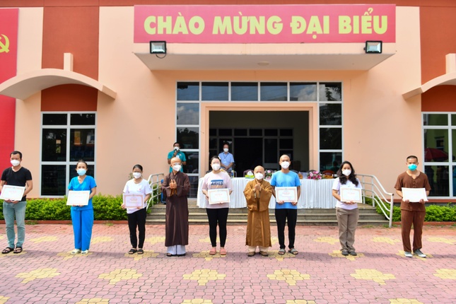 Tình nguyện viên tôn giáo hoàn thành công việc sau 1 tháng - Ảnh: Trí Thông