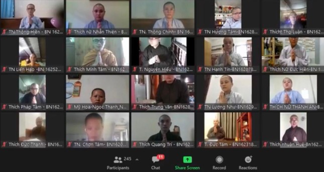 Thí sinh tham gia kỳ thi tuyển sinh online khóa XVI năm 2021 qua nền tảng trực tuyến zoom