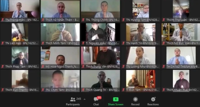 Thí sinh tham gia kỳ thi tuyển sinh online khóa XVI năm 2021 qua nền tảng trực tuyến zoom