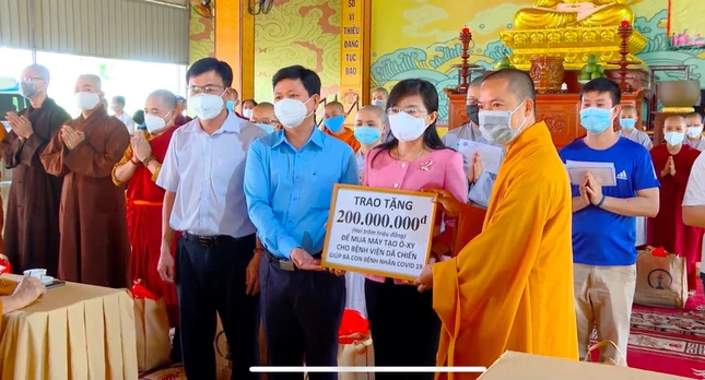 Ban Trị sự Phật giáo tỉnh trao 200 triệu đồng đóng góp phòng chống dịch