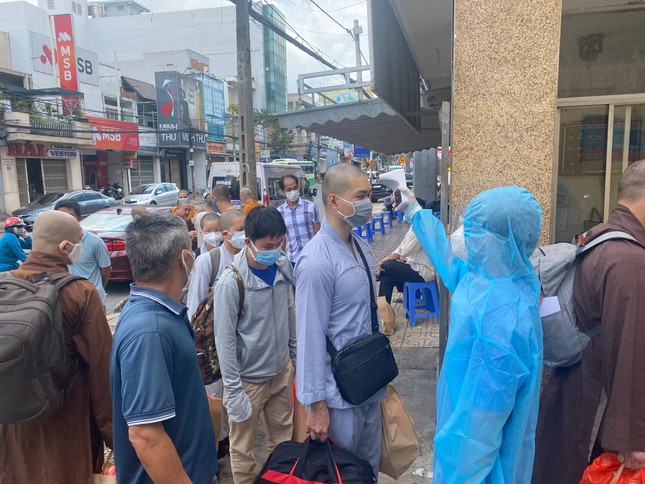 Tại điểm đến, đoàn được đo thân nhiệt thực hiện 5K Tại điểm đến, đoàn được đo thân nhiệt thực hiện 5K