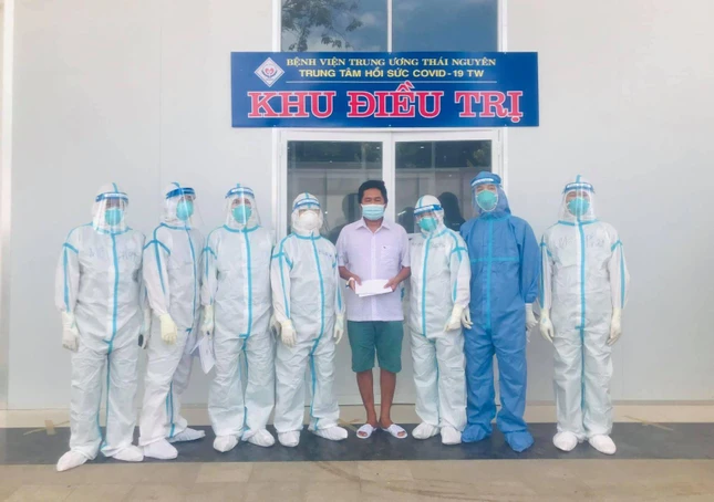 Chia sẻ với những bệnh nhân có hoàn cảnh khó khăn trong đại dịch