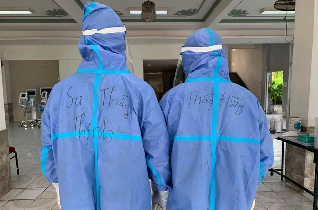 Trong lớp áo tình nguyện là trái tim chia sẻ vì cộng đồng