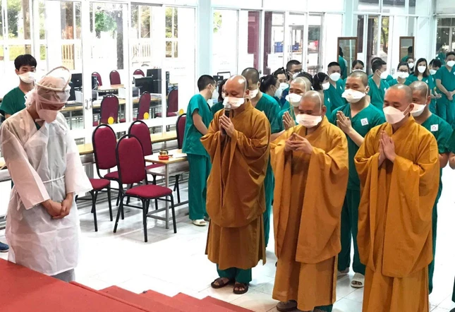 Cầu siêu cho thân nhân của đoàn y, bác sĩ tình nguyện không may qua đời tại quê nhà