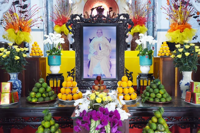 Di ảnh Ni trưởng Thích nữ Như Bổn, viện chủ chùa Kim Sơn