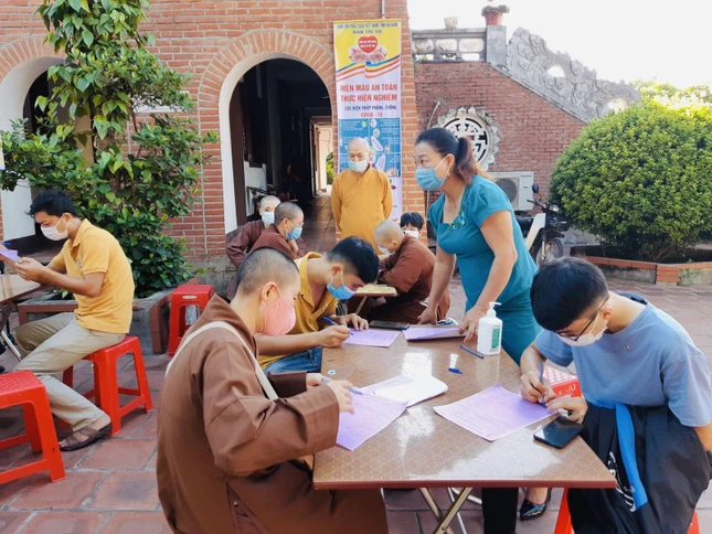 Đăng ký hiến máu cứu người