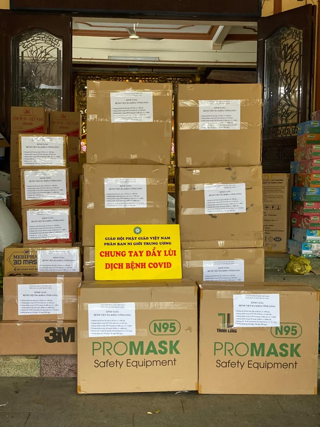 Quà gởi đến Bệnh viện Đa khoa tỉnh Vĩnh Long