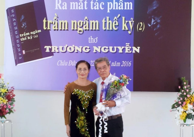 Anh mang tâm hồn nhẹ nhàng bao dung của mình mà dìu dắt đàn em đi trên con đường Lam Anh mang tâm hồn nhẹ nhàng bao dung của mình mà dìu dắt đàn em đi trên con đường Lam