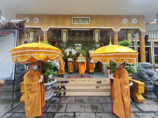 Rời Giác linh đường