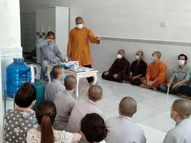 Thực tập lấy mẫu xét nghiệm nhanh