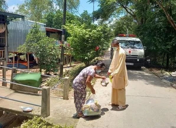 Chuyến xe 0 đồng tặng tặng quà đến những hộ khó khăn trong mùa giãn cách Chuyến xe 0 đồng tặng tặng quà đến những hộ khó khăn trong mùa giãn cách