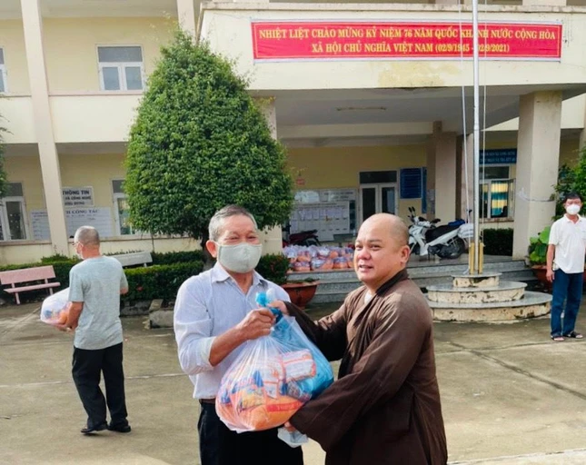 Nhiều chùa cùng chung tay chăm lo cho người nghèo ở 5 phường, TP.Biên Hòa Nhiều chùa cùng chung tay chăm lo cho người nghèo ở 5 phường, TP.Biên Hòa