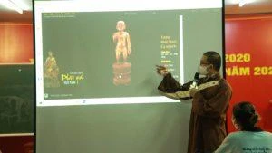 Chư Tăng và thanh thiếu niên Phật tử tham quan bảo tàng 3D di sản văn hóa Phật giáo Việt Nam