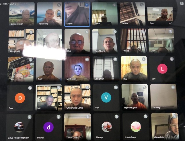 Chư tôn đức Ban Thường trực, các ban chuyên môn họp trực tuyến lần đầu tiên triển khai Phật sự Chư tôn đức Ban Thường trực, các ban chuyên môn họp trực tuyến lần đầu tiên triển khai Phật sự