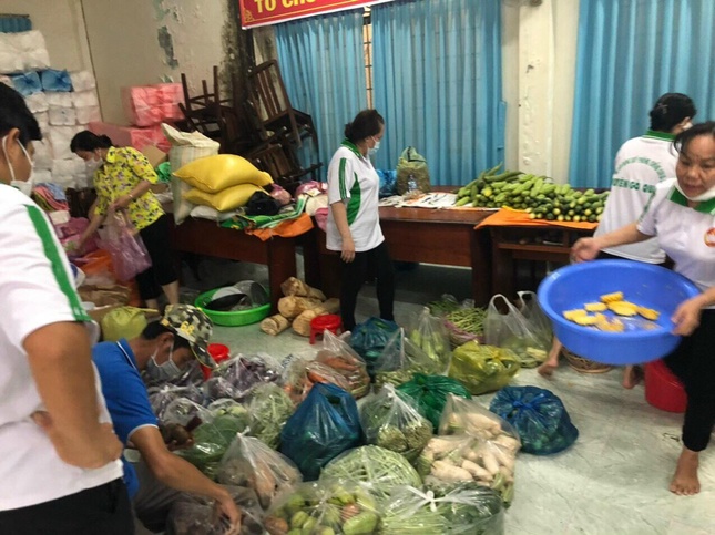 Chùa Dân An đã trao tặng 1,5 tấn rau củ quả cho vùng cách ly Chùa Dân An đã trao tặng 1,5 tấn rau củ quả cho vùng cách ly