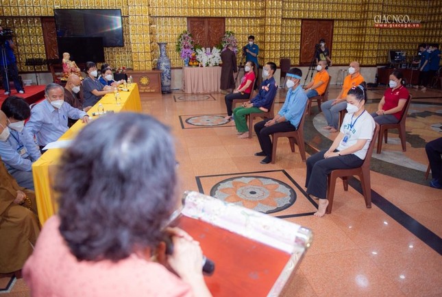 Đợt 3 chỉ có 4 tình nguyện viên đáp ứng điều kiện mới của Sở Y tế TP là phải tiêm đủ 2 mũi vắc-xin ngừa Covid-19 để đảm bảo sức khỏe