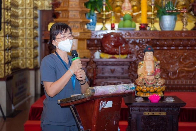 Tiến sĩ Thân Thị Thu Ba phát biểu tiếp nhận tình nguyện viên