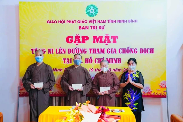 Hai vị Tăng và 1 vị Ni thuộc Phật giáo Ninh Bình tình nguyện tham gia chống dịch tại TP.HCM Hai vị Tăng và 1 vị Ni thuộc Phật giáo Ninh Bình tình nguyện tham gia chống dịch tại TP.HCM