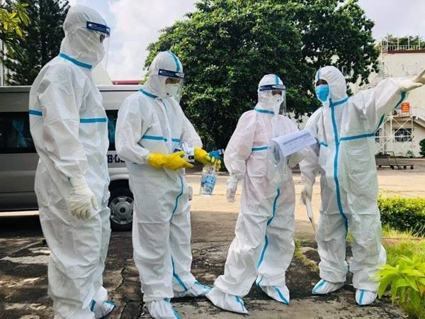 Các tình nguyện viên thảo luận, phân công công việc