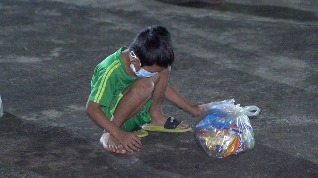 Một cháu bé tại khu cách ly Một cháu bé tại khu cách ly