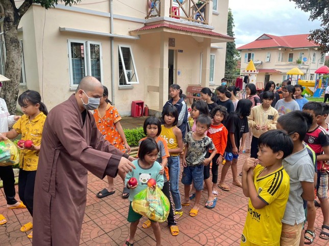 Chùa Minh Thành đã thăm và tặng 150 phần quà trung thu