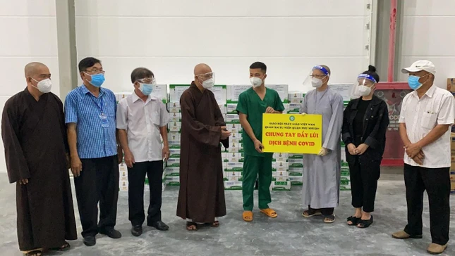 Phân ban Ni giới Trung ương, Quan Âm tu viện phối hợp Ban Trị sự Phật giáo tỉnh Bình Dương trao quà hỗ trợ y bác sĩ tuyến đầu và bệnh nhân Covid-19 Phân ban Ni giới Trung ương, Quan Âm tu viện phối hợp Ban Trị sự Phật giáo tỉnh Bình Dương trao quà hỗ trợ y bác sĩ tuyến đầu và bệnh nhân Covid-19