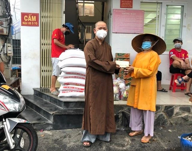 Chia sẻ khó khăn với các tự viện, tịnh thất trong thời gian giãn cách xã hội