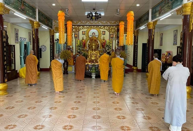 Chư tôn đức đảnh lễ Tam bảo Chư tôn đức đảnh lễ Tam bảo