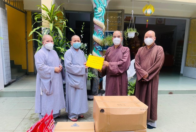 Cúng dường tổ đình Từ Nghiêm - Quận 10