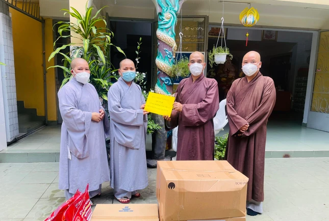 Cúng dường tổ đình Từ Nghiêm - Quận 10