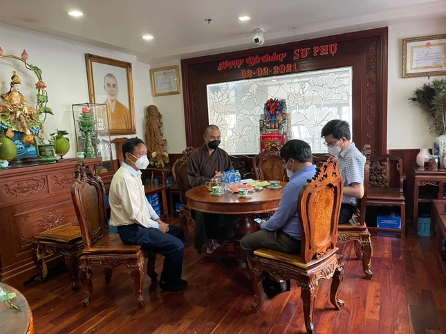 Tổ công tác của Ban Tôn giáo Chính phủ thăm Bếp ăn từ thiện chùa Tường Nguyên