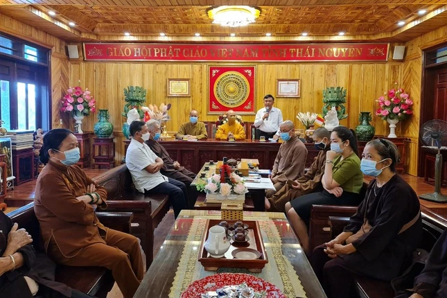 Đại diện Ban Tôn giáo tỉnh phát biểu tại hội nghị