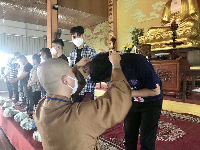 Các bạn tình nguyện viên sẽ có 2 tuần phục vụ cho cộng đồng sau đó có thể đăng ký thêm thời gian phục vụ