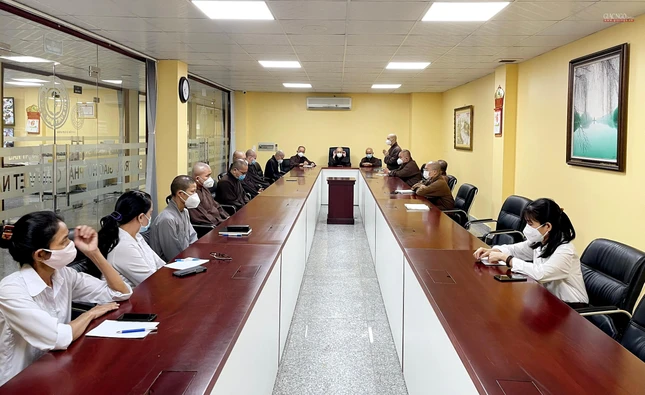 Buổi họp của Ban Thư ký, Văn phòng Ban Trị sự cùng các bộ phận họp đầu tiên sau nới lỏng giãn cách - Ảnh: M.Thuận