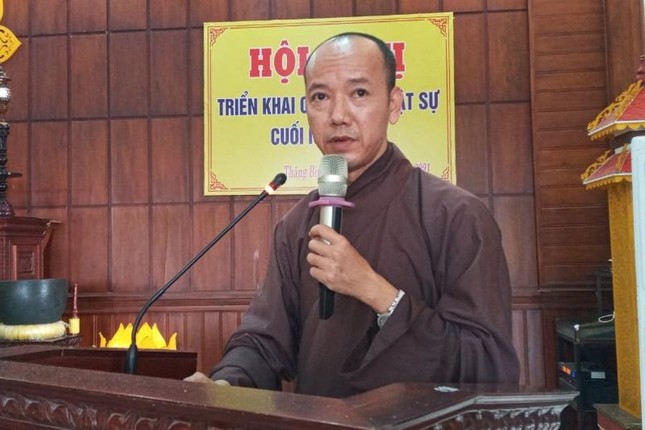 Đại đức Thích Tánh Thông phát biểu khai mạc hội nghị đầu tiên của Ban Trị sự huyện