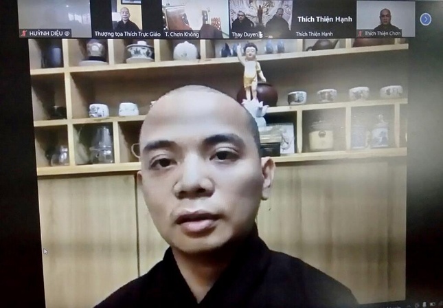 Đại đức Thích Nguyện Truyền phát biểu tại buổi họp