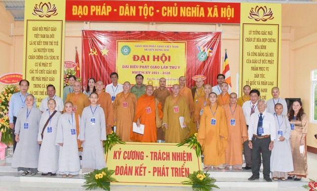 Ban Trị sự huyện nhiệm kỳ 2021-2026 chụp ảnh lưu niệm