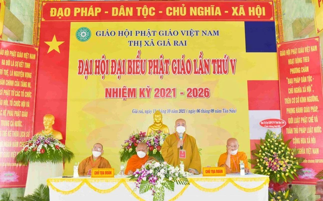 Thượng tọa Thích Giác Nghi chủ tọa đại hội Thượng tọa Thích Giác Nghi chủ tọa đại hội