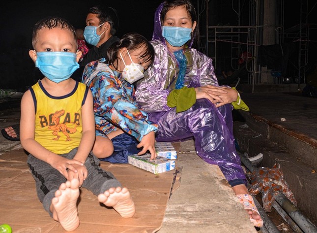 Nhiều em nhỏ được về quê trên hành trình đầy gian khổ