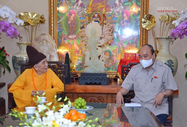 Chủ tịch nước cho biết chư Tăng tổ đình Vĩnh Nghiêm tạo được uy tín, niềm tin tại TP.HCM và trong toàn quốc với ý nghĩa “tốt đời đẹp đạo”, đồng hành cùng dân tộc