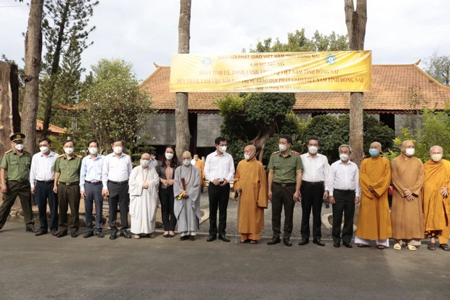 Chụp ảnh lưu niệm Chụp ảnh lưu niệm