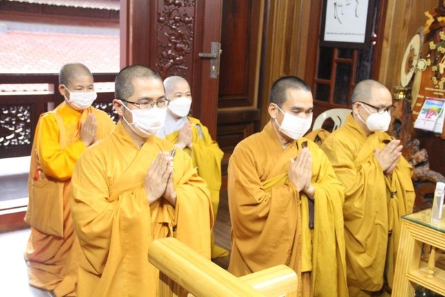 Đại đức Thích Trí Minh tác bách khánh tuế chư tôn đức giáo phẩm tặng thêm hạ lạp